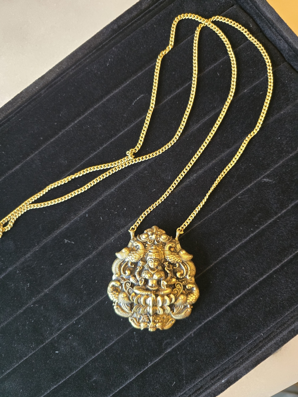 🦚 Antique Goddess Pendant Necklace - Women's Statement Jewelry - Picture 8 of 9